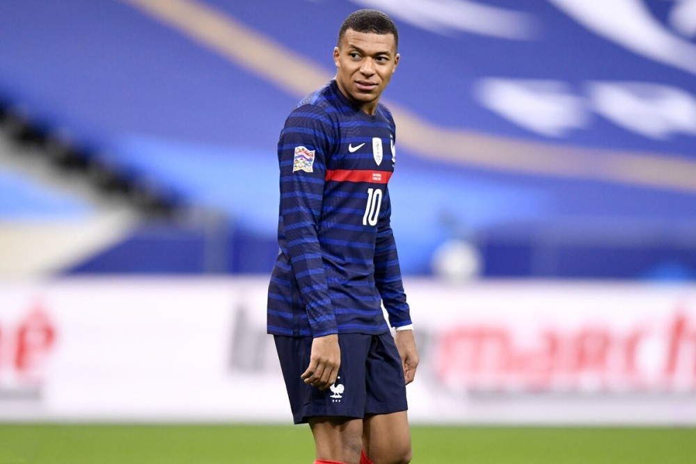 关于冲刺阶段全明星赛传出新动向；勒沃库森调整名单；管理层表态——悬念犹存；细节决定成败的信息