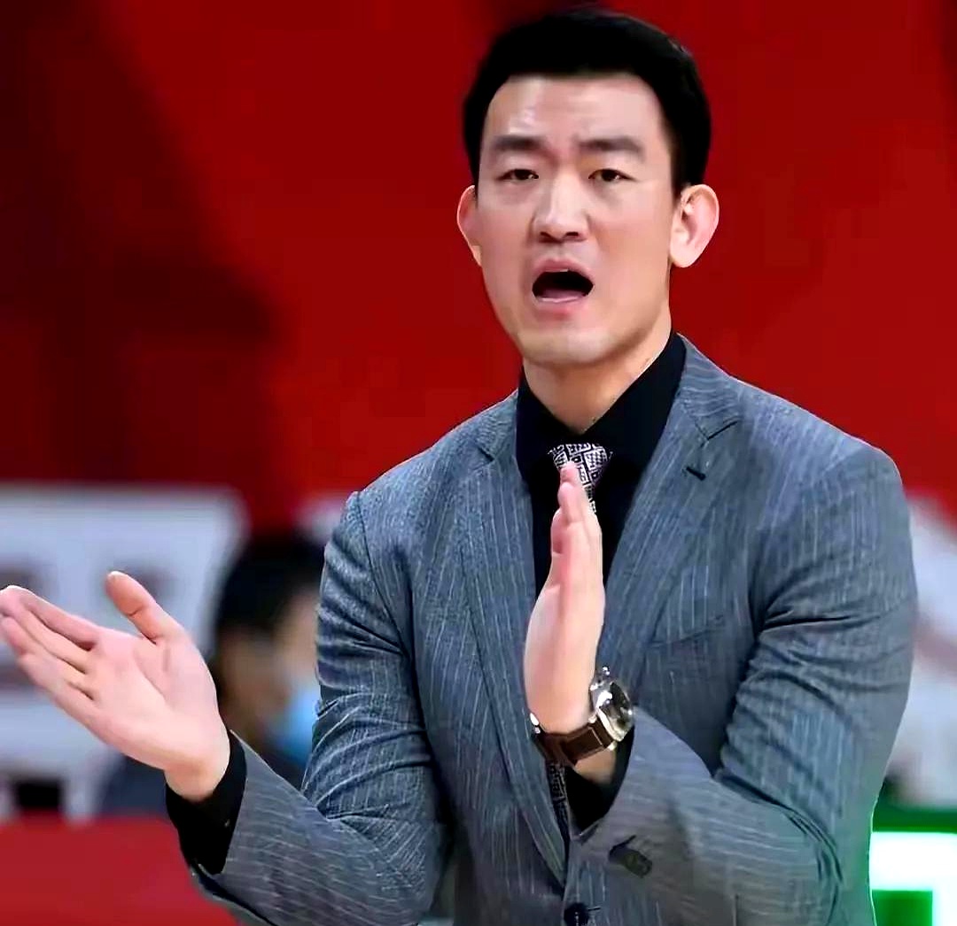 包含赛地聚焦：CBA常规赛今夜热度飙升，迈阿密热火外线爆发，球迷炸锅，临场指挥获称赞的词条