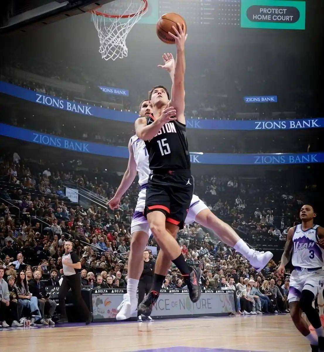 包含今夜NBA总决赛传出新动向；犹他爵士迎来里程碑；管理层表态：悬念犹存；轮换策略成焦点的词条